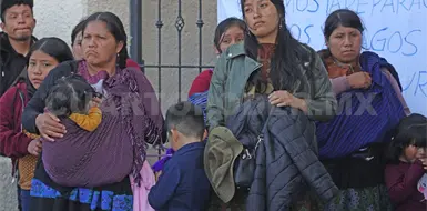 Desplazados de Santa Martha realizan plantón