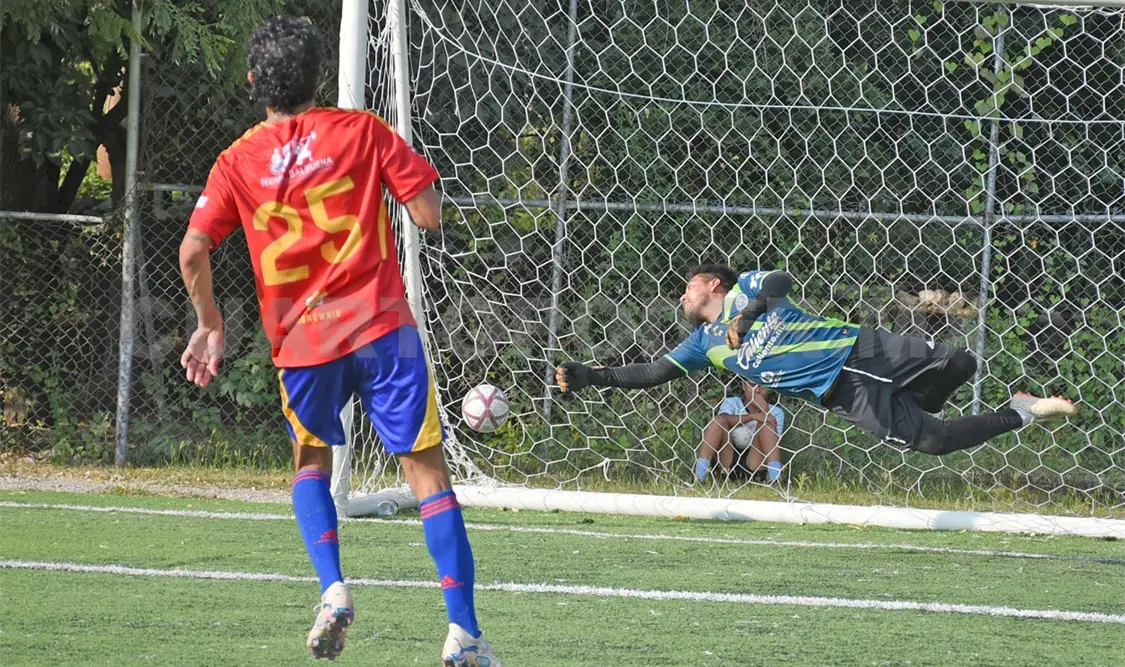 Choques de poder a poder se vivieron en la fase de semifinales de la Liga Independiente de Futbol Tuxtla. Guillermo Ramos/CP