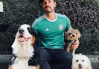 José Ron despide a su perrita José Ron despide a su perrita