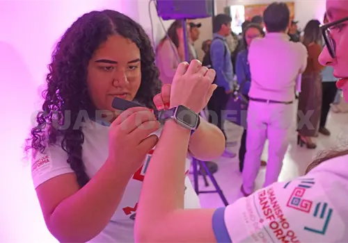 Entregan los primeros relojes de emergencia Entregan los primeros relojes de emergencia