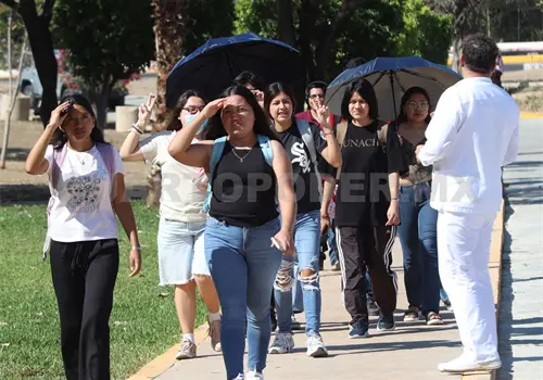 Jóvenes construyen el futuro de Tuxtla Jóvenes construyen el futuro de Tuxtla