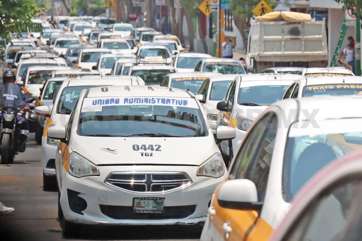 Taxistas advierten con realizar manifestación