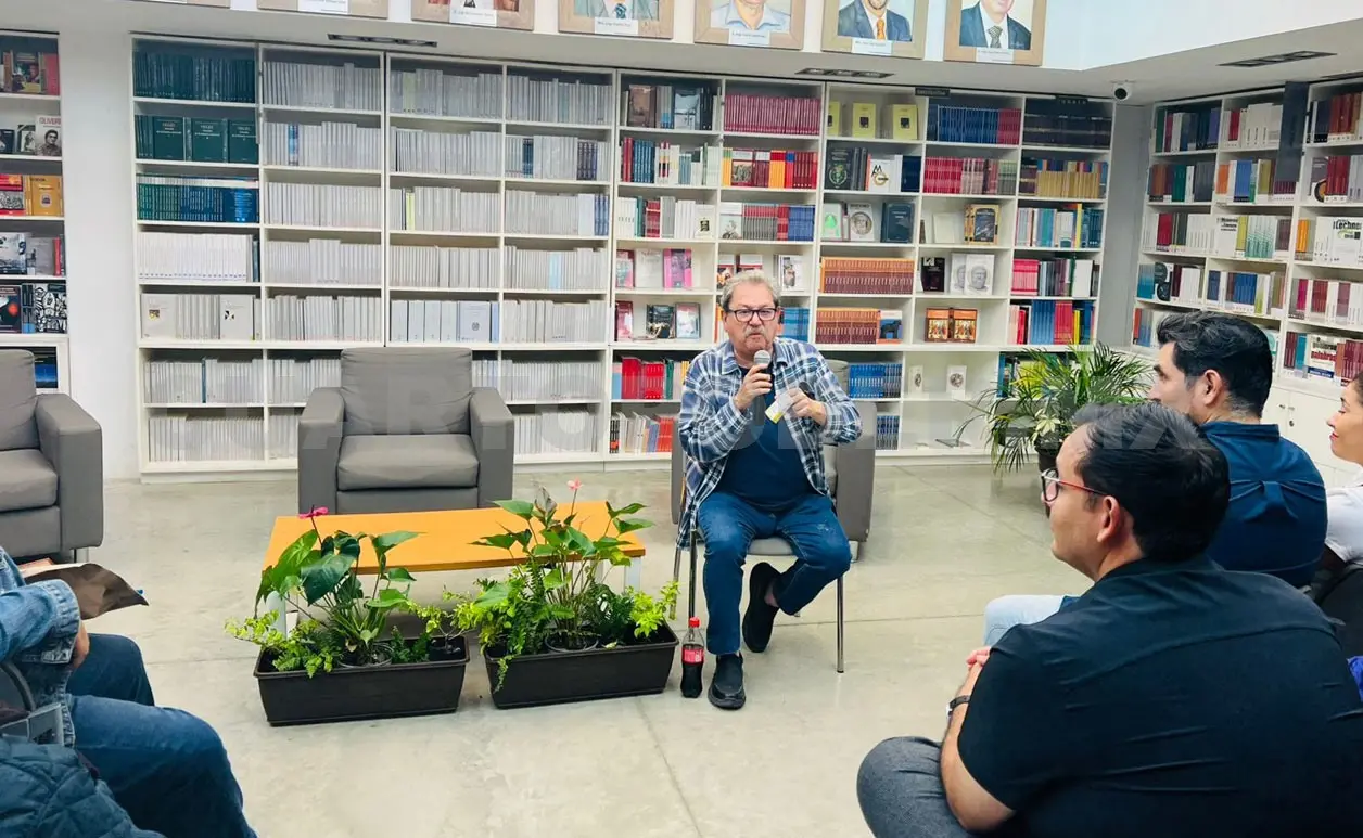 Utilizar la política para crecer: Taibo II