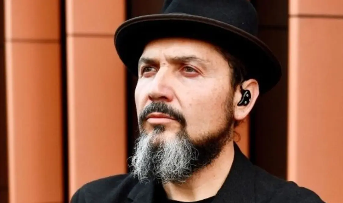 Reyli Barba saca el “animal”