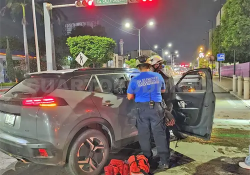 Por semaforazo chocan vehículos particulares Por semaforazo chocan vehículos particulares