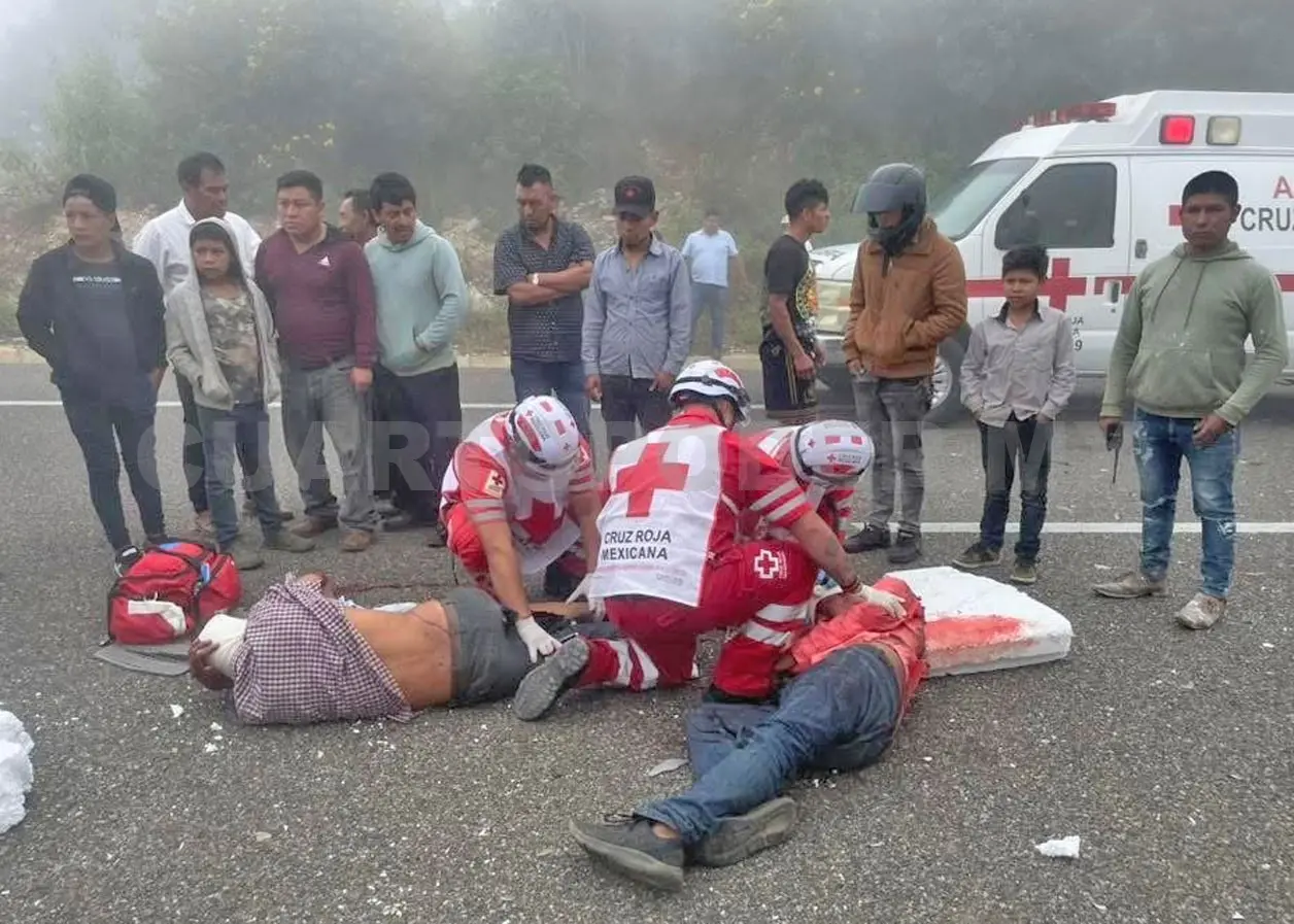 Quedan ocho lesionados por encontronazo en autopista