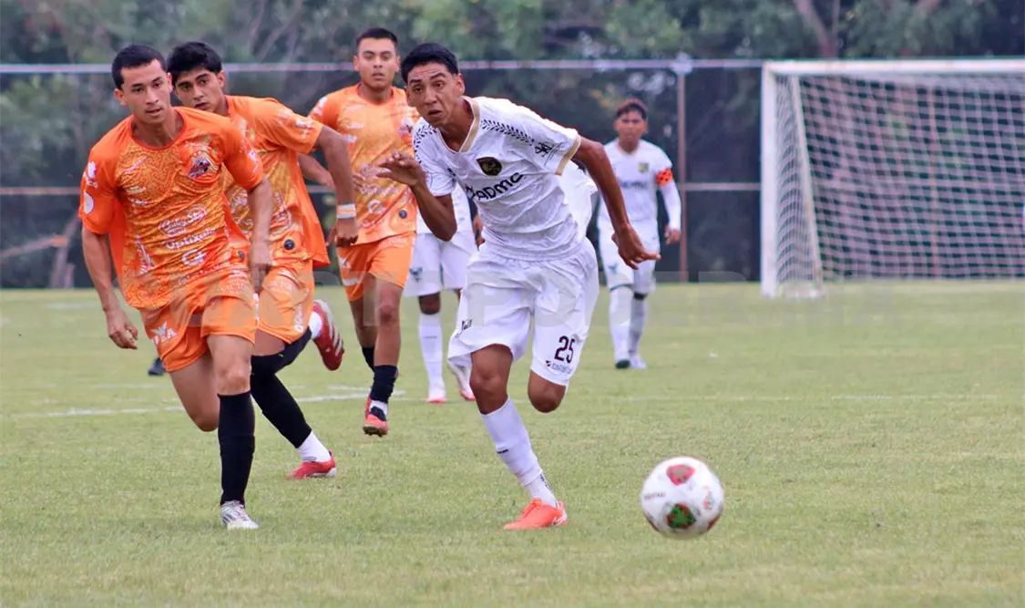 Una desafortunada jugada en la segunda parte fue la diferencia en la derrota de Pavones frente a Alebrijes. Cortesía