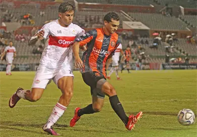 Jaguares FC recibe al superlíder Racing