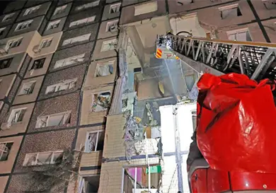 Ataque de dron ruso a edificio causa 3 muertos Ataque de dron ruso a edificio causa 3 muertos