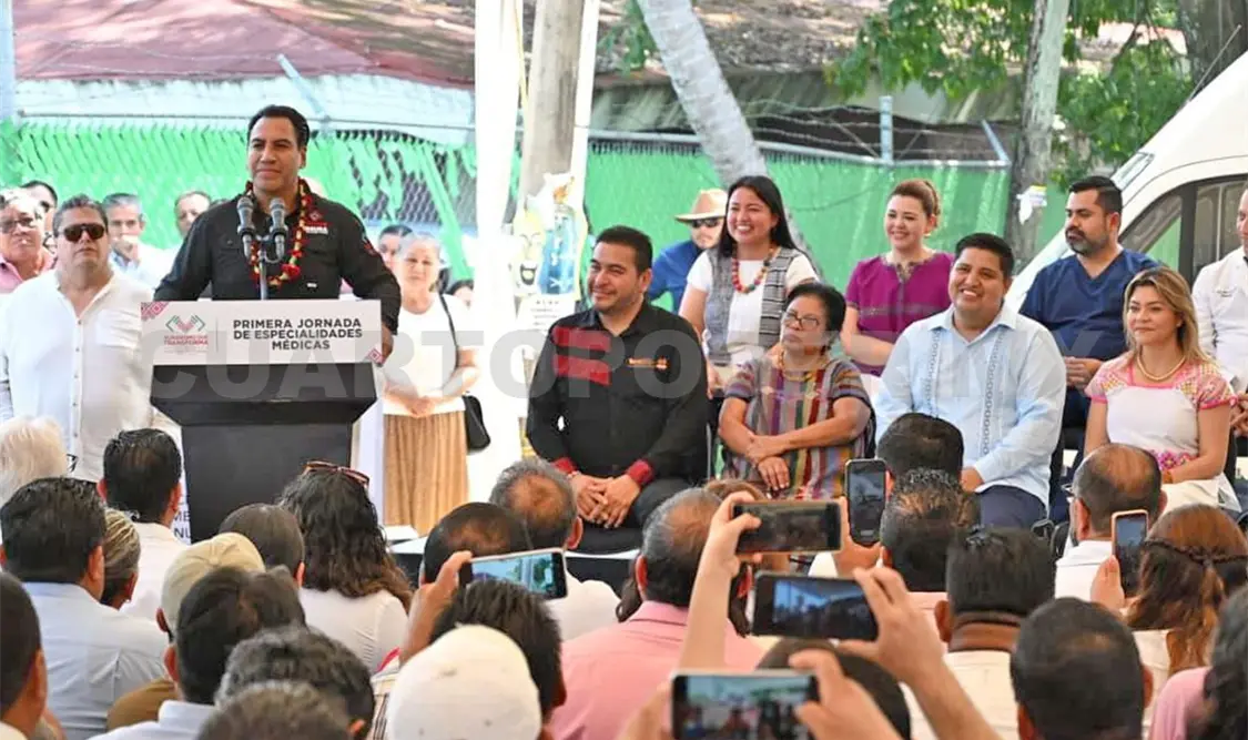 Expresó que los helicópteros y aviones del Gobierno de Chiapas están al servicio del pueblo. Cortesía