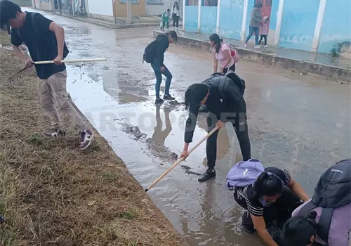 Realizan normalistas campaña de limpieza