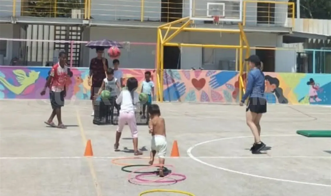 Desde sus inicios ha brindado servicios de alojamiento, alimentación, higiene, además de atención legal, médica y psicológica. Cortesía