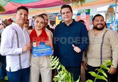 Alcaldesa encabeza Festival de la Cabeza Horneada de Res