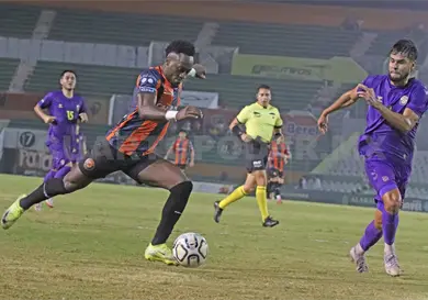 Racing salva su invicto ante Jaguares FC