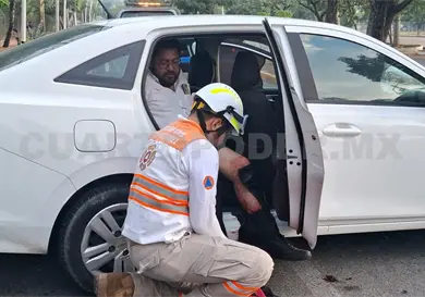 Con probable fractura en pierna resulta conductor