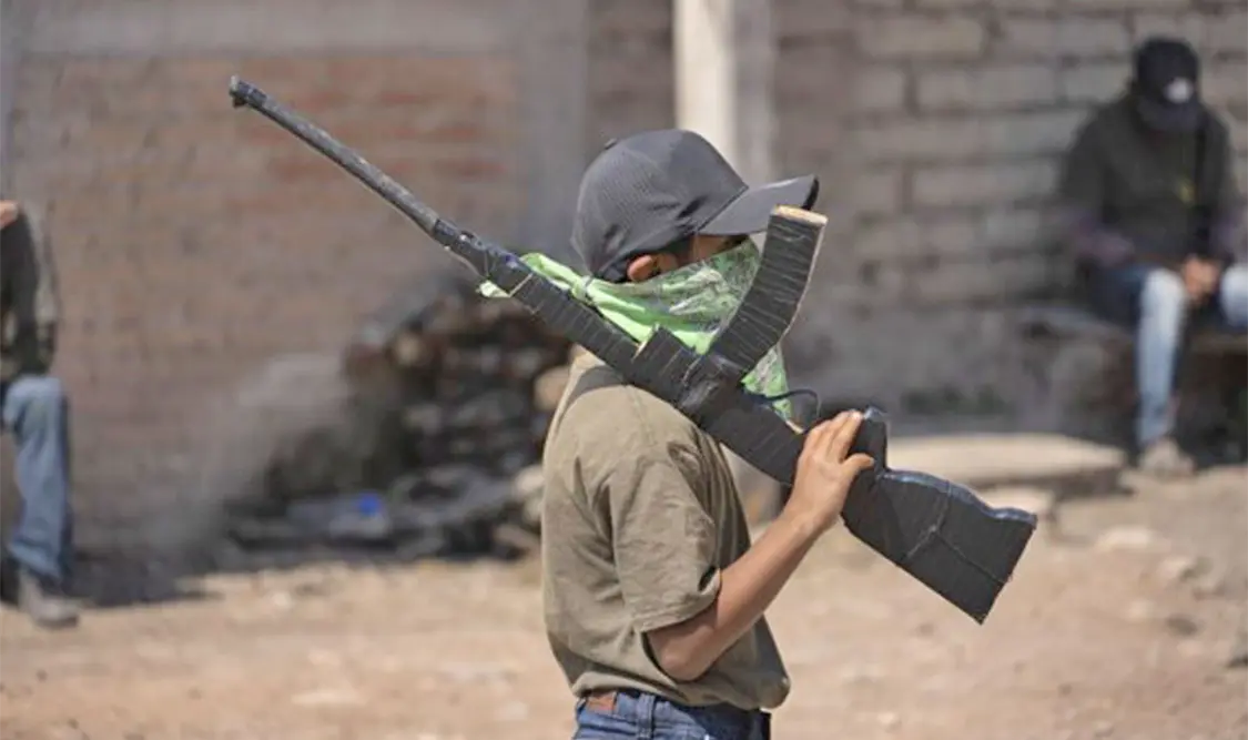 Ahora los menores también accionan armas en el mundo de la delincuencia. Cortesía 