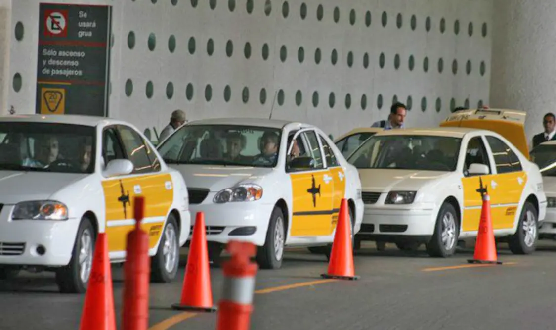 Presentan iniciativa para que taxis de aplicación operen en aeropuertos durante Copa Mundial. Cortesía 