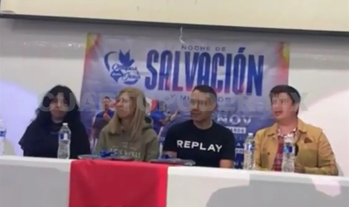 Aspecto de la Alianza Evangélica Ministerial de los Altos durante la conferencia de prensa, acompañados de los líderes evangélicos. Manuel Martínez / CP