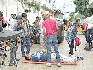 Mototaxi y motocicleta se estampan; dos lesionados