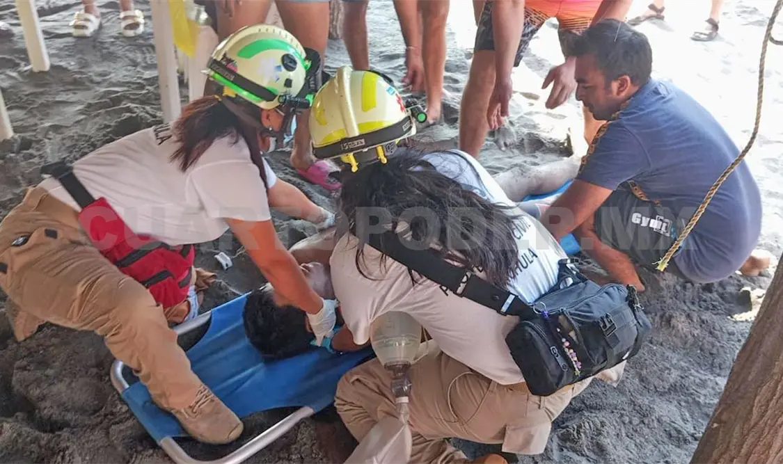 Pudieron rescatar a un joven que se estaba ahogando; sin embargo, otro continúa sin ser hallado. Víctor Sánchez / CP
