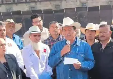 Campesinos se manifiestan en Palacio Nacional Campesinos se manifiestan en Palacio Nacional