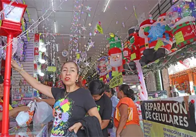 Venta navideña invade negocios de la capital