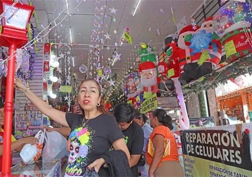 Venta navideña invade negocios de la capital