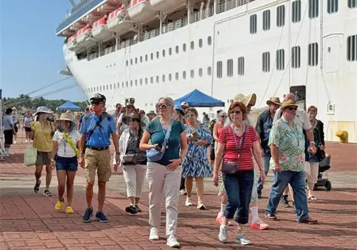 Puerto Chiapas recibe al crucero Emerald
