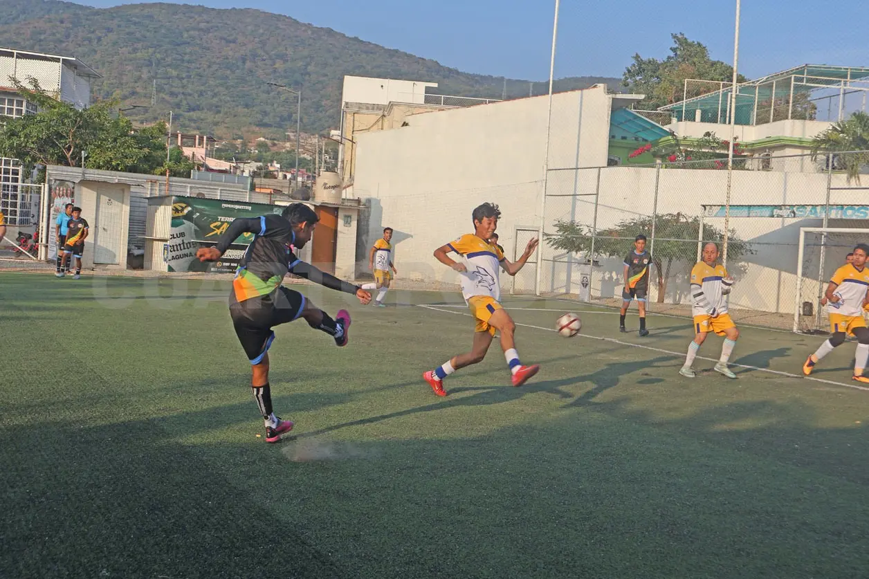 Santos Jr. se corona en vibrante final