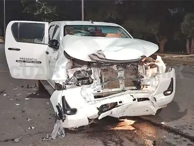 Camionetas quedan destrozadas en colisión Camionetas quedan destrozadas en colisión