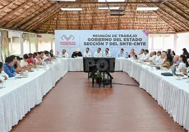 Refuerzan diálogo con maestros del SNTE-CNTE Refuerzan diálogo con maestros del SNTE-CNTE