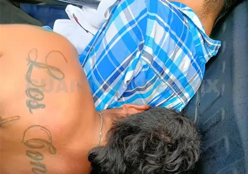 Repartidores detienen a dos ladrones armados Repartidores detienen a dos ladrones armados