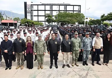 Entregan uniformes y equipo táctico a agentes Entregan uniformes y equipo táctico a agentes