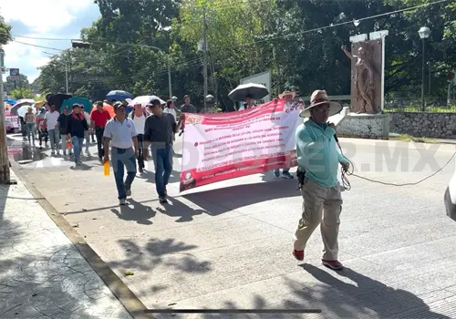Maestros demandan descongelar plazas