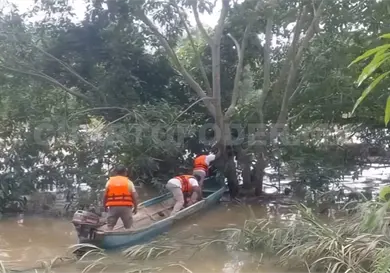 En persecución ladrón se avienta al río