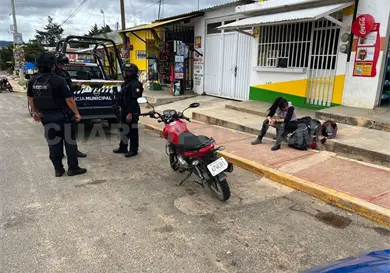 La embiste camioneta en cruce peligroso