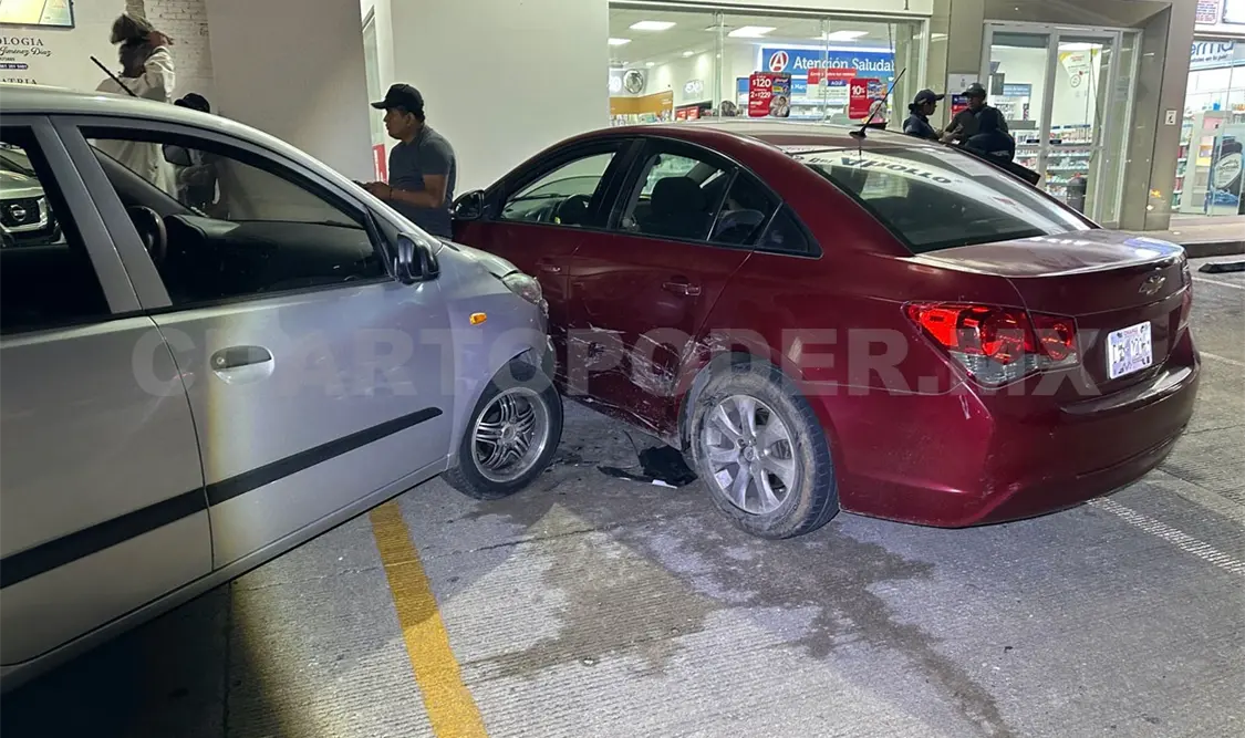 Aparatoso choque múltiple cuyo responsable escapó cobardemente. Osman Toledo / CP