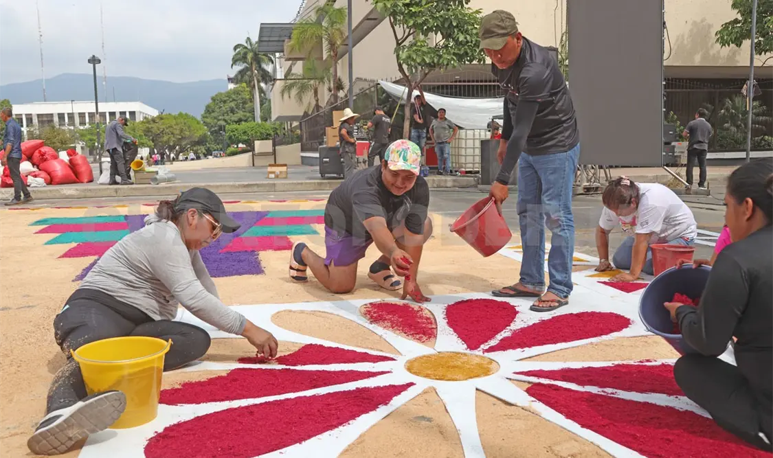 Esta alfombra es la más grande elaborada en Tuxtla Gutiérrez. Carlos López / CP