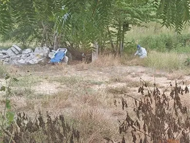 Estaba sin vida en un descampado Estaba sin vida en un descampado