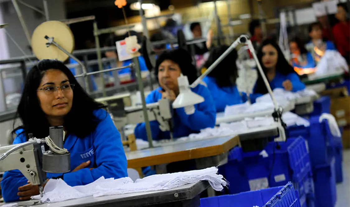 La falta de competencias los condena a empleos precarios, informales y mal pagados. Cortesía