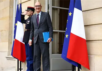 Gobierno francés busca corregir su presupuesto