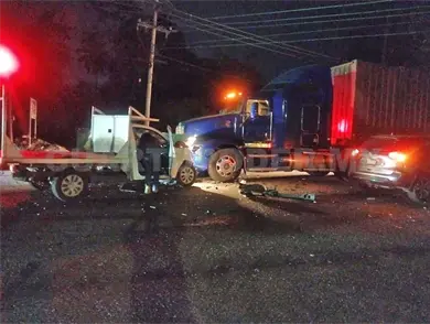 Choque múltiple salda con tres lesionados Choque múltiple salda con tres lesionados