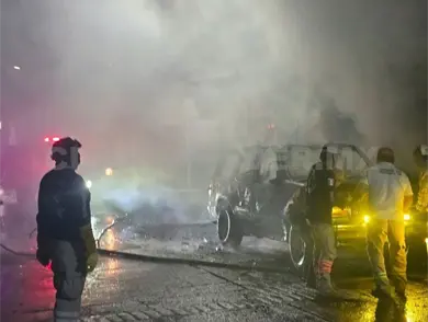 Voraces llamas consumen local Voraces llamas consumen local