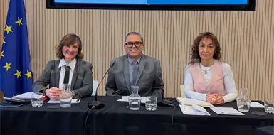 Formalizan invitación de honor para la UNE