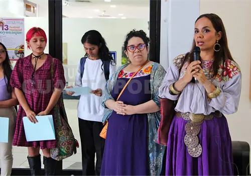 Alumnos dialogan con Rosario Castellanos