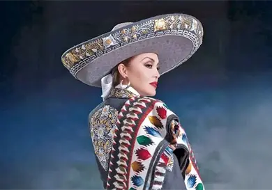 Reconocen a figuras de la cultura