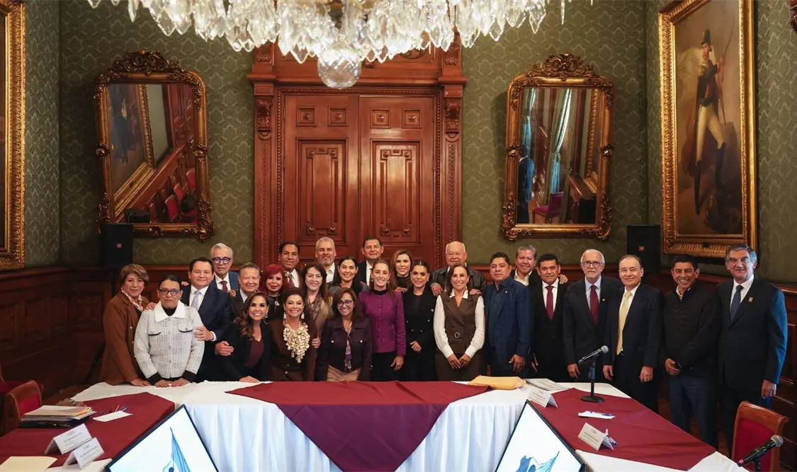 Mandatarios esperan convocatoria para marchar a favor de la presidenta. Cortesía