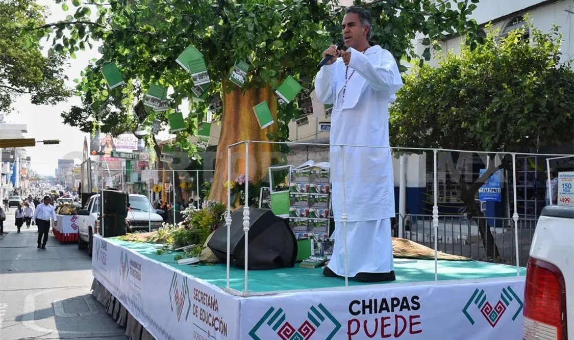 El contingente educativo destacó por la presencia de carros temáticos. Cortesía