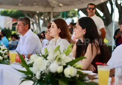 Valeria Rosales presencia desfile Valeria Rosales presencia desfile