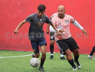 Cayuco y Leyendas FC toman ventaja